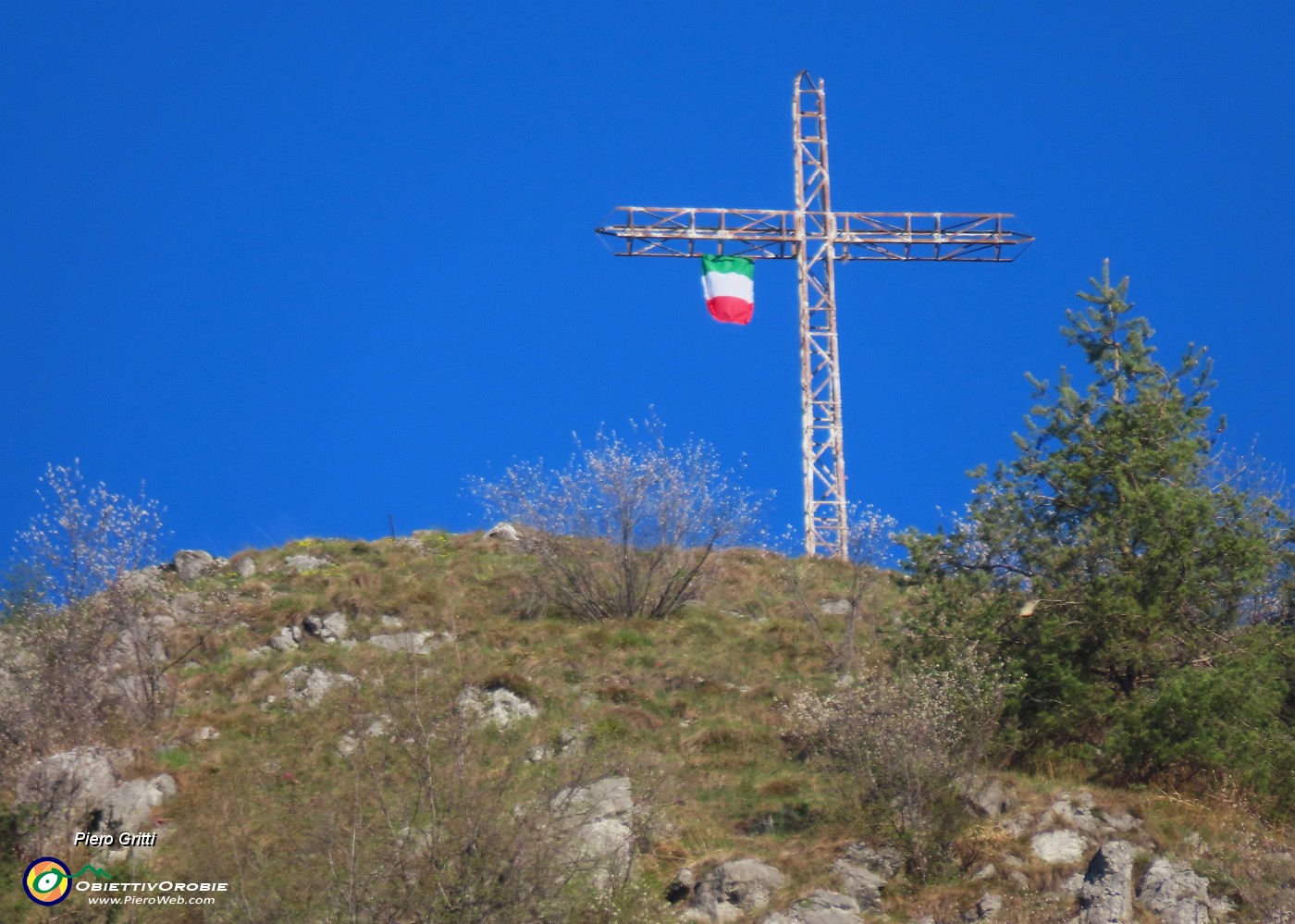 74 Zoom sulla croce del Pizzo di Spino.JPG